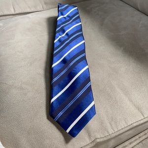 Charles Tyrwitt blue and white tie
